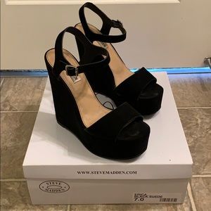 Black Steve Madden wedges in excellent condition!
